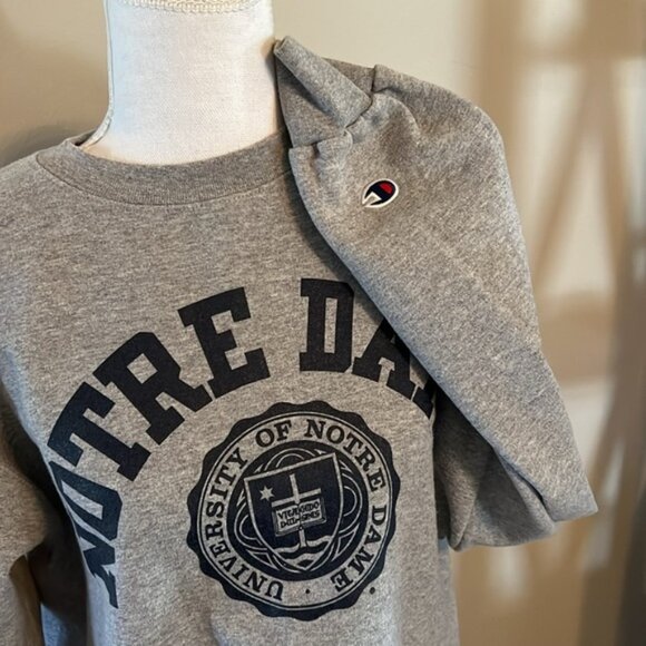 University of Notre Dame Sweatshirt - Picture 4 of 4